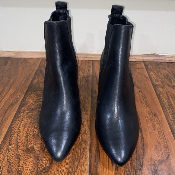 DKNY Chic Black Leather Alani Booties Sz 8 Pointed Toe Stilleto Heel Sleek - Picture 3 of 11